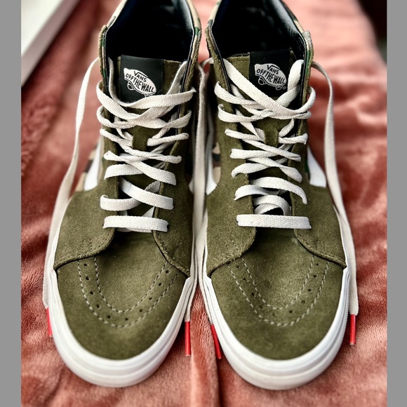 Vans Unisex Sk8-Hi Camo Olive/White Women's 10.5/Men's 9 - Picture 2 of 4